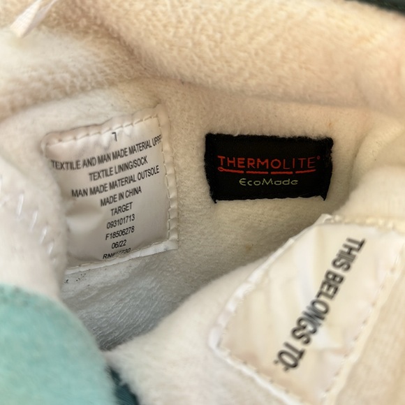 Cat & Jack size 7 snow boots - Picture 3 of 4